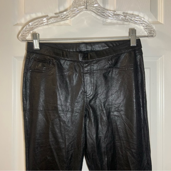NWT Hue Black Reptile Python Leatherette Leggings size Small - Picture 5 of 11